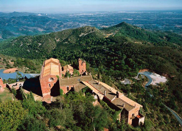 monestir i l'entorn d'Escornalbou