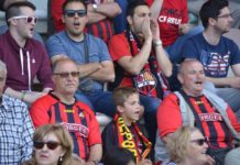 El CF Reus ha donat a conèixer aquest dijous els preus dels abonaments de mitja temporada per veure els partits de l'equip a l'Estadi de la segona volta. Es poden adqurir a la CF Reus Store del centre comercial El Pallol, a partir de 25 euros, en una escala de preus en funció de l'edat, per poder tenir un seient fix. A més, tots els nous abonats, de la mateixa manera que els abonats de tota la temporada, tindran preferència per mantenir el mateix seient la temporada vinent. En el cas dels abonaments, els preus per a aficionats entre els 0 i 14 anys és de 25 euros als gols; 30 a lateral; 44 a tribuna baixa i 62 a l'alta. Si el seguidor té entre 15 i 21 anys, el preu és de 50 euros a gol; 60 a lateral; 88 a tribuna alta i 123 a tribuna alta. Si s'és major de 21 anys, el preu de l'abonament és de 100 euros a gol; 120 a lateral; 175 euros a tribuna baixa i, finalment, 245 euros a tribuna alta. De passada, s'han posat a la venda els carnets 'Soc del Reus' de mitja temporada, que permetrà als aficionats accedir al camp a tots els partits de casa, però sense tenir un seient fix, havent de recollir l'entrada de partit els dies previs a la Botiga del CF Reus o el mateix dia de partit a les taquilles de l'Estadi. En aquest cas, i a partir dels 21 anys, el preu del carnet és de 50 euros als gols; 60 a lateral; 88 a tribuna baixa i 123 a tribuna alta.