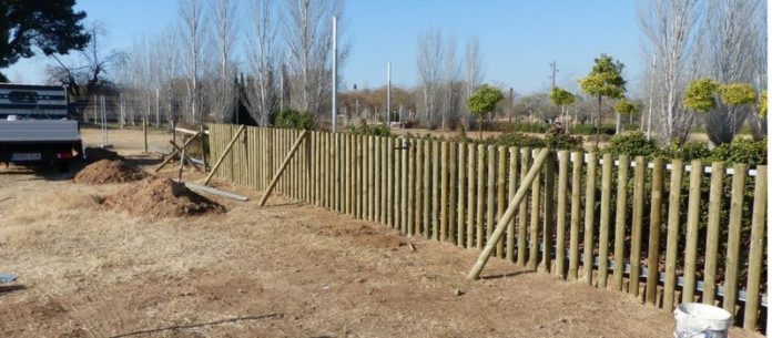 Salou està instal·lant una àrea lúdica per a gossos a la zona verda de l’Avinguda del Dr. Eduard Punset