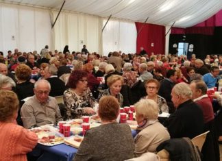 Prop de 340 persones es reuneixen a l’envelat en l’homenatge a la gent gran de Salou