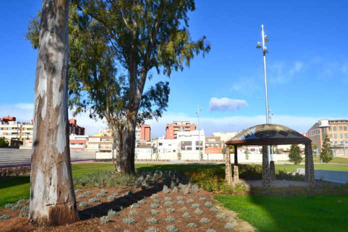 L'Ajuntament inicia la instal·lació dels jocs esportius i de lleure al parc de la zona de Mas Mainer