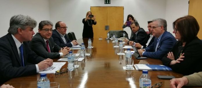 Salou i els altres municipis de la costa demanen prioritat i celeritat al govern central pel desmantellament de les vies del tren