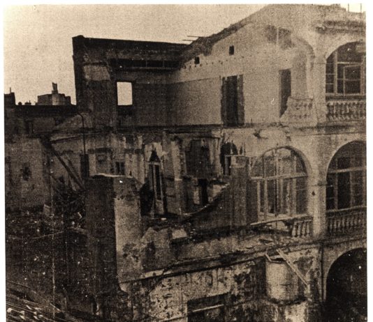 Cal Fontana, a la plaça del Víctor