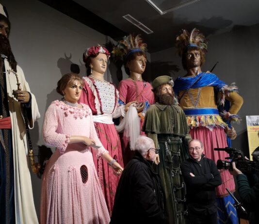 “El banquet gegant” d’Antoni Miralda que es va fer a Reus l’any 1998 inspira un documental "El banquet gegant" d'Antoni Miralda que es va fer a Reus l'any 1998 inspira un documental