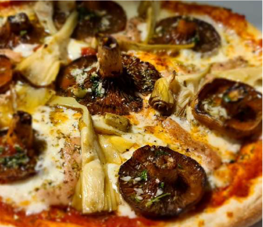 Pizza de rovellons amb foie