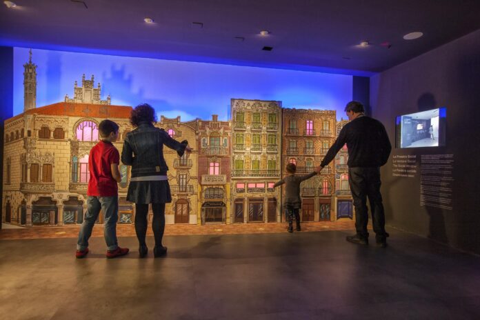 Tornen les visites familiars al Gaudí Centre i la ruta del Modernisme