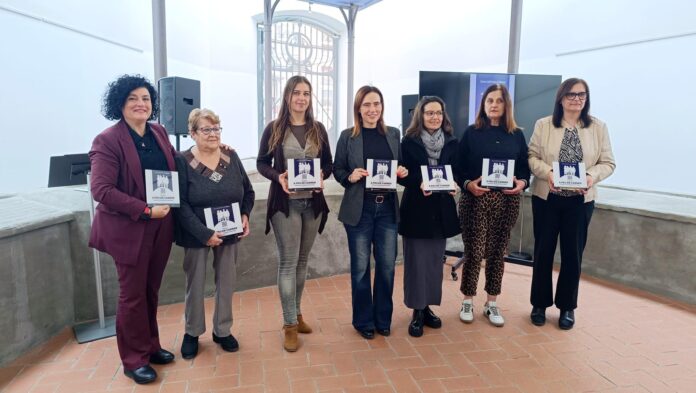 Presentació_del_projecte_audiovisual_«Veïnes,_a_peu_de_carrer»-2-20251211113846